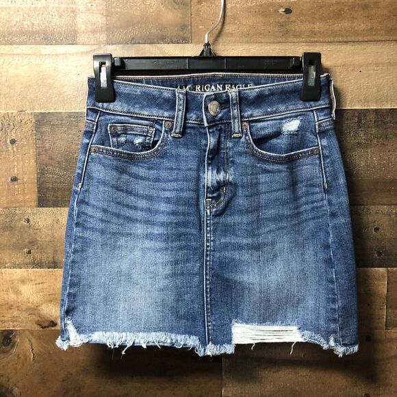 American Eagle Denim Skirt Size 00 Distressed Medium Wash Mini Skirt - Picture 1 of 3